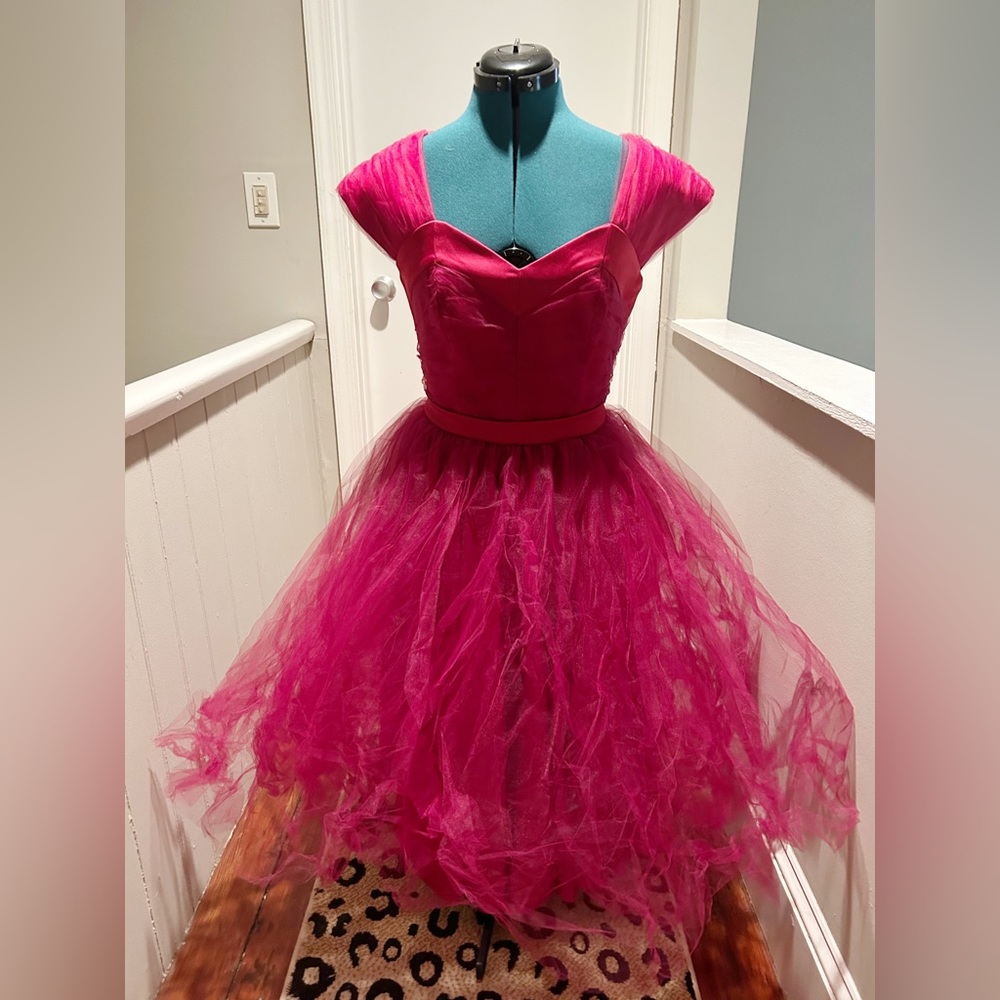 NWT Laura Byrne of Hollywood Red Tulle Dress